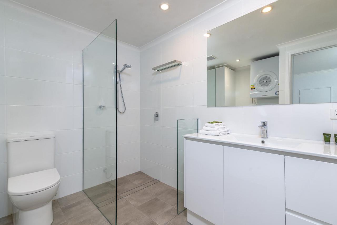 Seascape Holidays - Coral Apartments พอร์ตดักกลาส ภายนอก รูปภาพ
